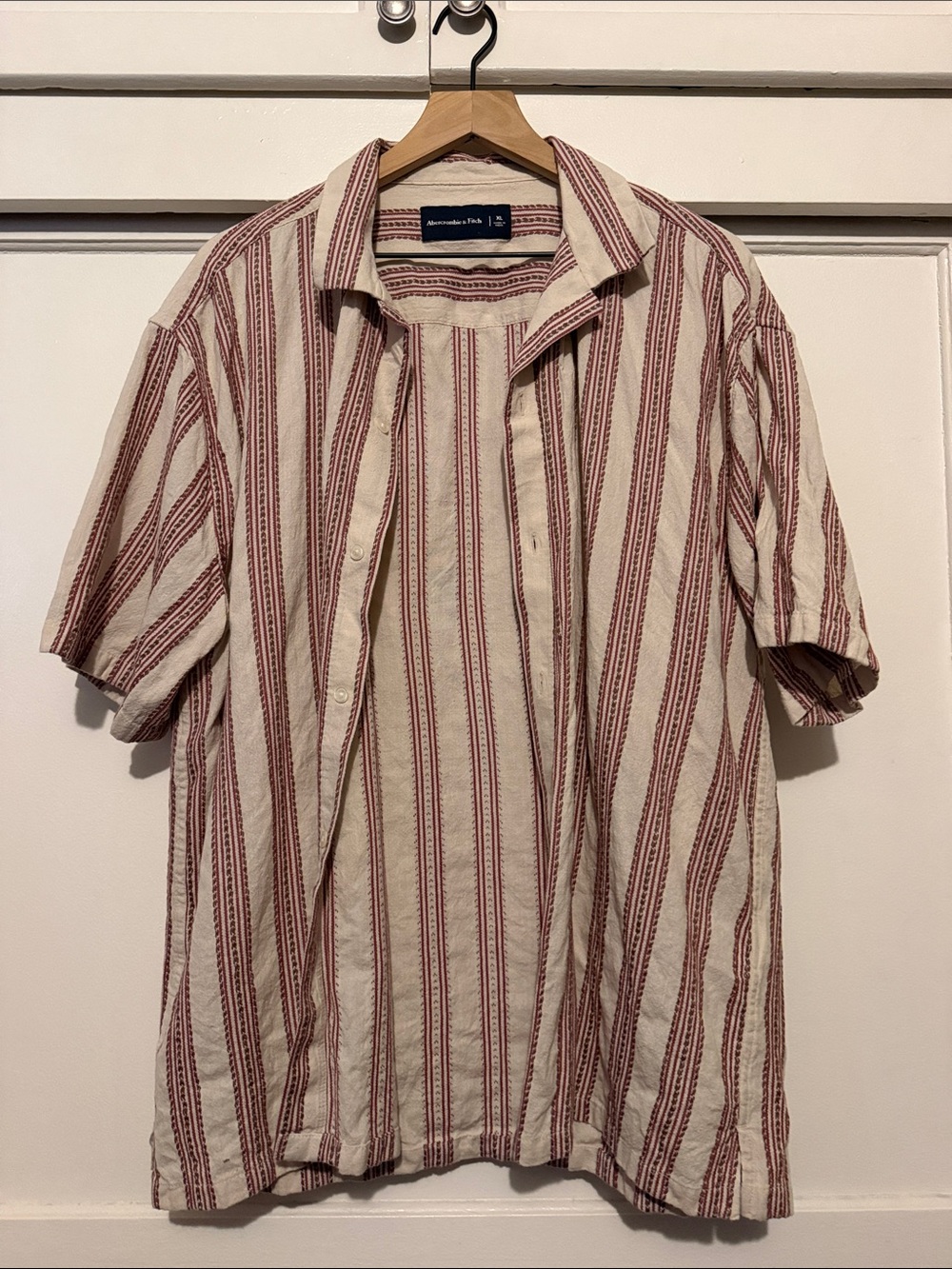 Abercrombie & Fitch Cream and Red Striped Short-Sleeve Button-Down Shirt